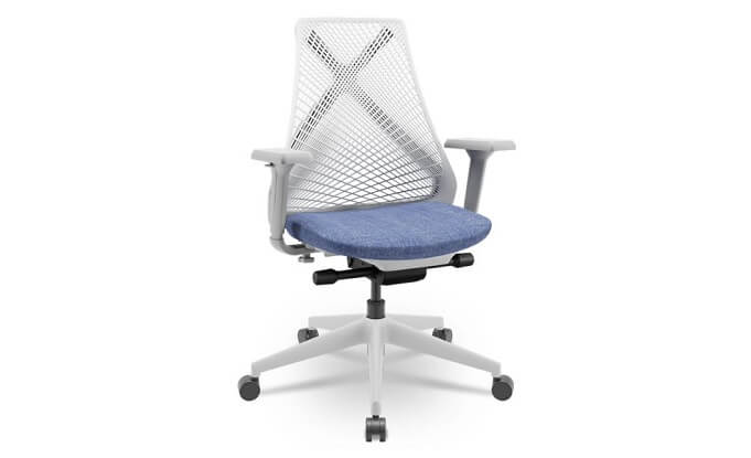 cadeira-ergonomica-giratoria-bix-prolabore-revestimento-azul-tela-e-base-piramidal-cinza