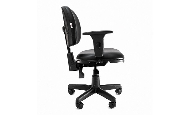 cadeira-ergonomica-operacional-prolabore-linha-cool-vinil-preto-com-bracos-lateral.