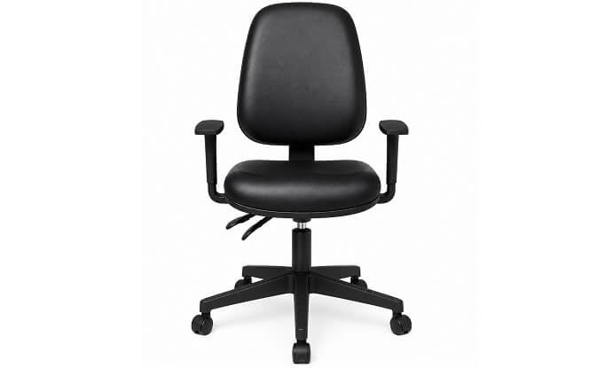 cadeira-ergonomica-personal-com-bracos-vinil-preto-encosto-diretor-frente