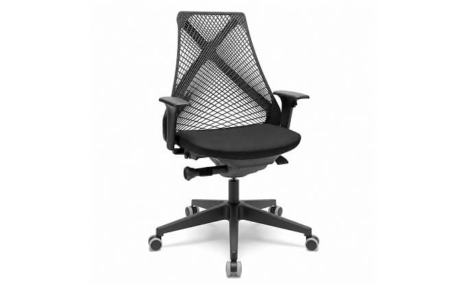 cadeira-ergonomica-presidente-bix-encosto-tela-tecido-preto-base-piramidal-frente