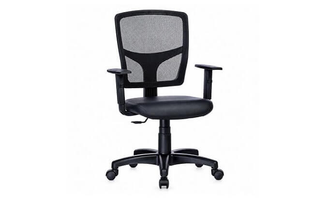 cadeira-ergonomica-verthebra-com-bracos-vinil-preto-frente-diagonal